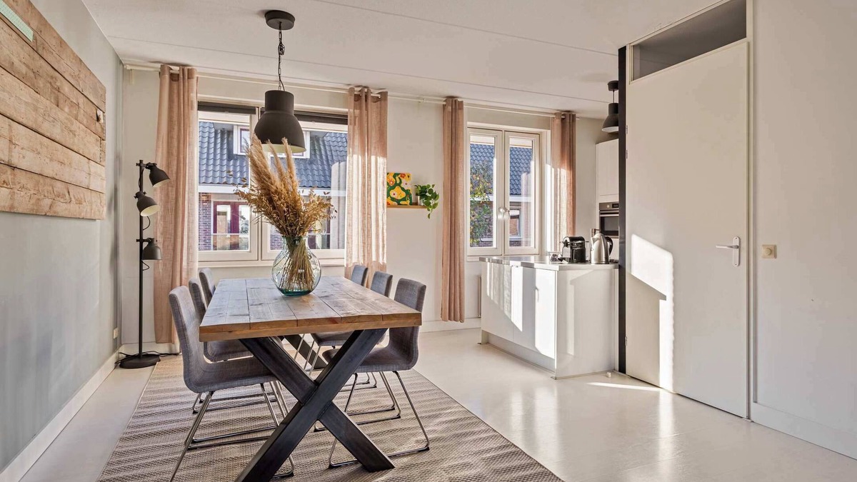 Stratum House | Lighting Stays Summar