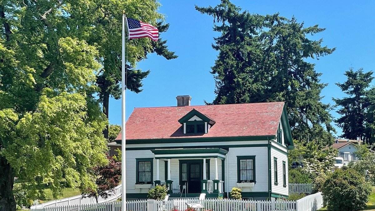 Tacoma House | Lightkeeper's Cottage on Puget Sound n'One of Finest in U.S.'