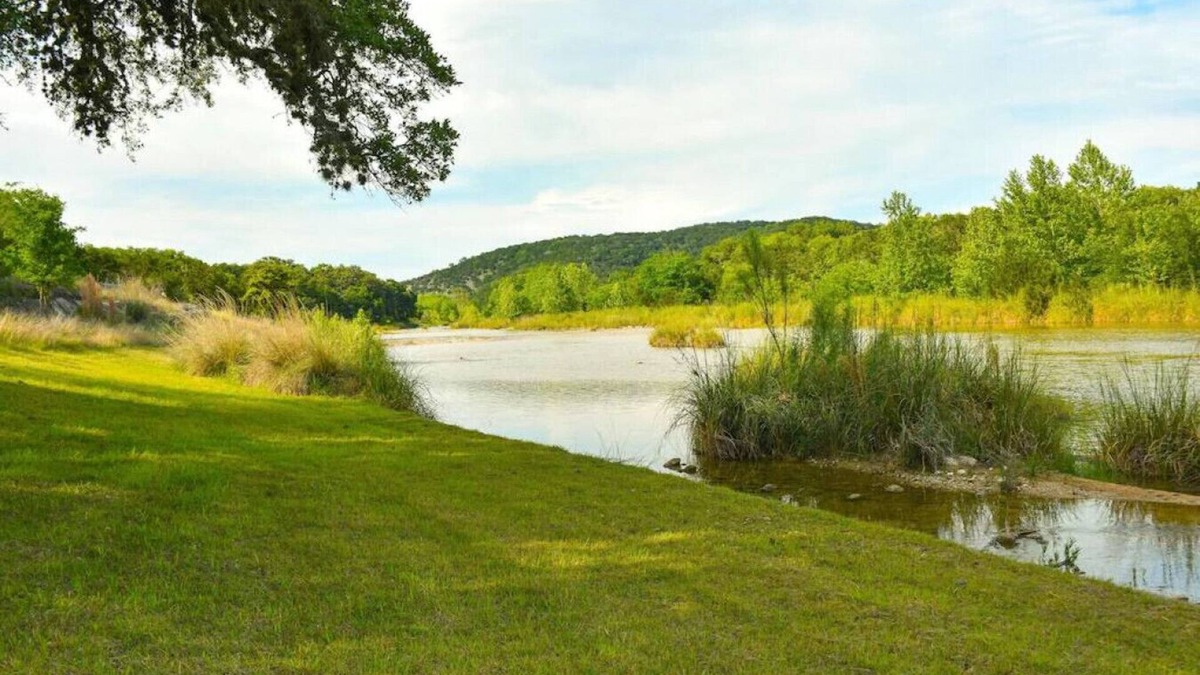 Uvalde House | Lightning Bug Springs Retreat
