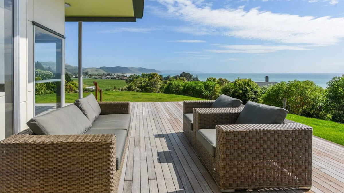 Waimarama Cottage | Lightning Ridge Retreat - Waimarama Holiday Home