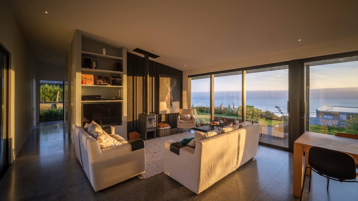Waimarama House | Lightning Ridge Views - Waimarama Holiday Home