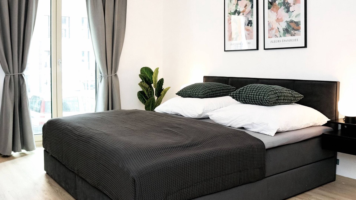 Braunschweig City Center Apartment | LIGHTPLACE Design - Boxspring - Balcony - 2 Smart TV -City center -