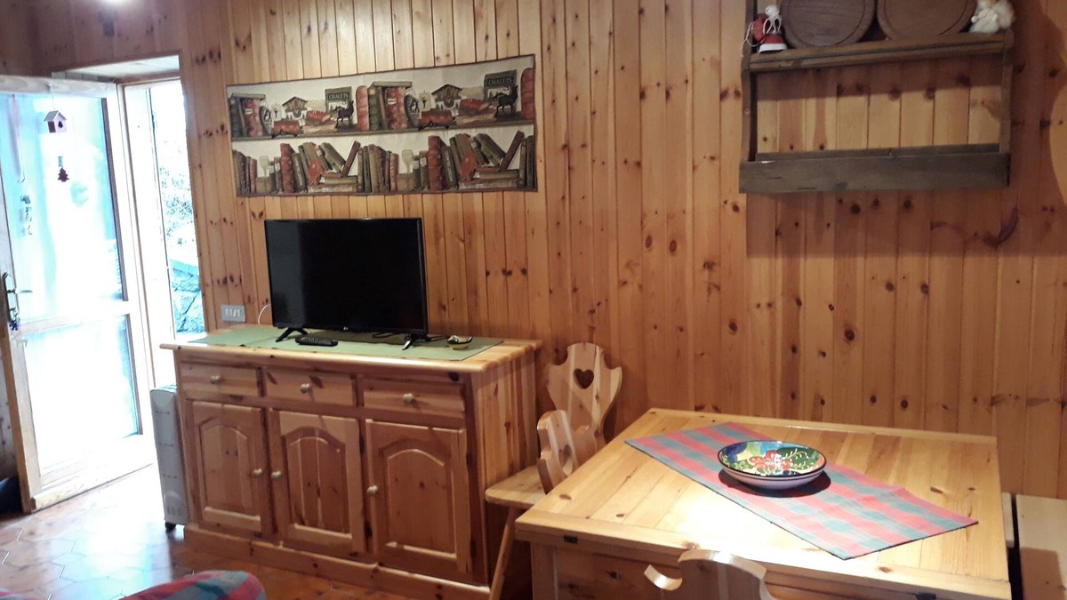 Lignod Ski Chalet | Lignod: 35 sq.mt one bedroom apartment with a view of Monte Rosa and direct access to the garden