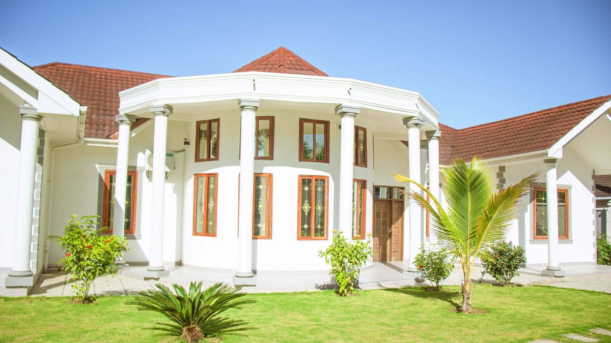 Mbezi Beach Villa | Lika Zifa Luxurious and Spaciuos Holiday Villa close to Beach and Amenities