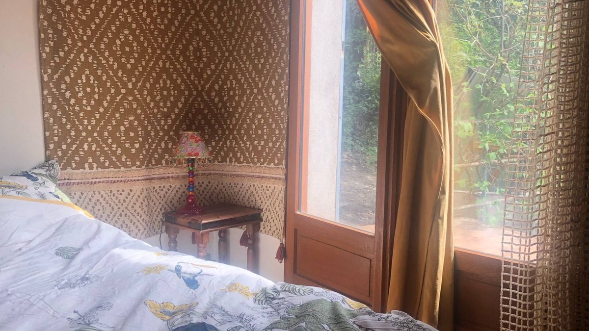 Rennes-les-Bains Apartment | Like a cabin, between forest and river, with a terrace facing the garden.