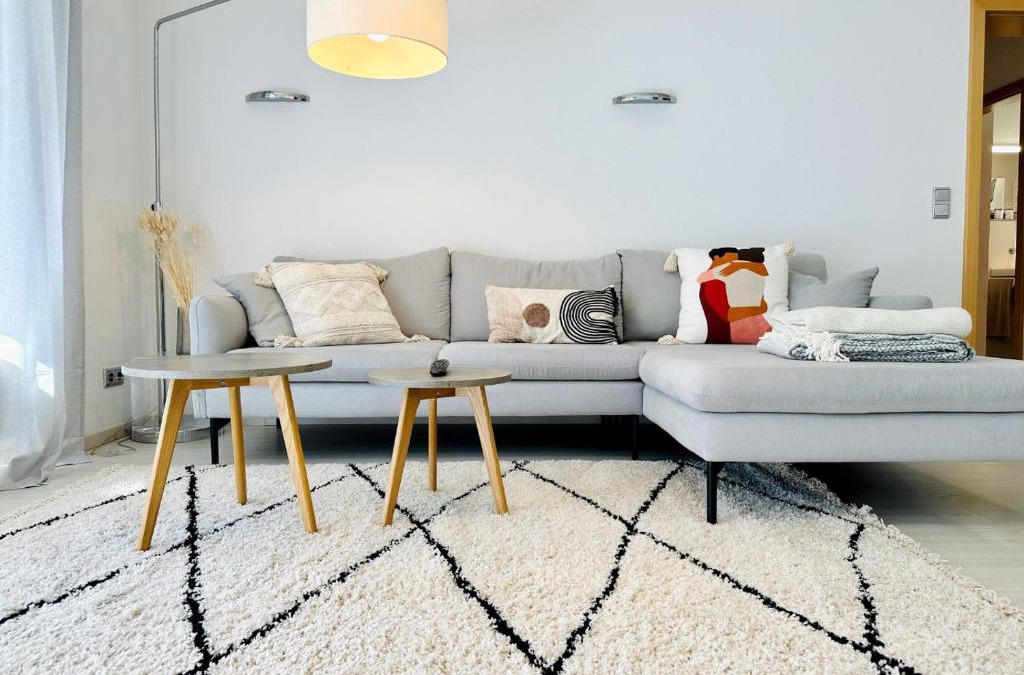 Penzberg Apartment | LIKE HOME, cozy apartment, 2 bedrooms, Netflix, 55" TV, balcony, parking, self-check-in