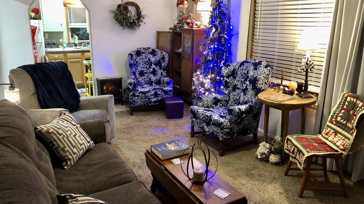 Wakenda Cottage | Lil' Bit Quaint Cottage - A 100 year old schoolhouse located in rural Missourii