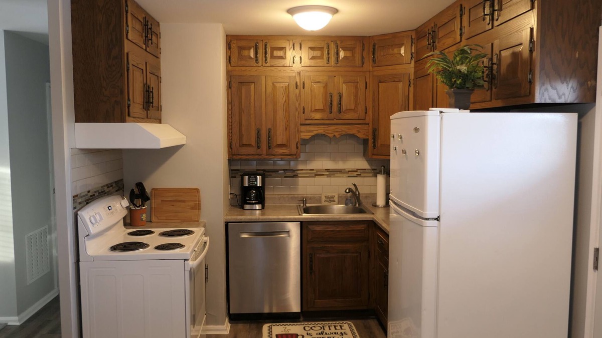 Columbus House | Lil' Grand - 3 bedroom , 1 full bathroom; Ready for your Columbus experience! 😎
