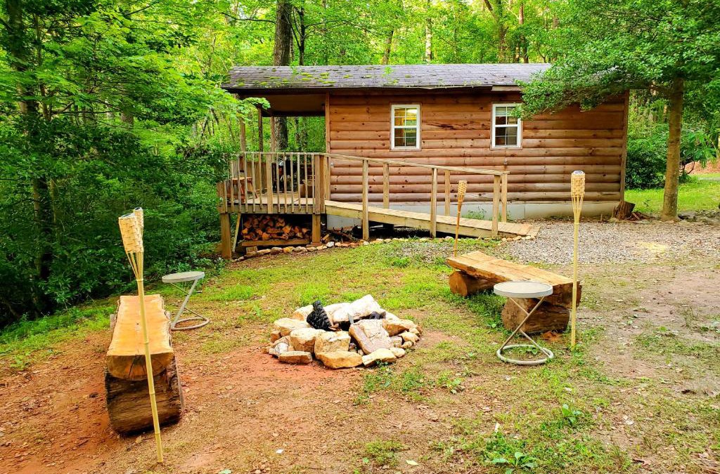 Helen House | Lil' Log at Hearthstone Cabins and Camping - Pet Friendly
