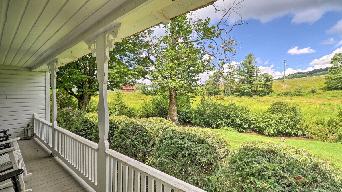 West Jefferson Cottage | 'Lil Red Hen' Cottage in the Boone Area w/Hot Tub