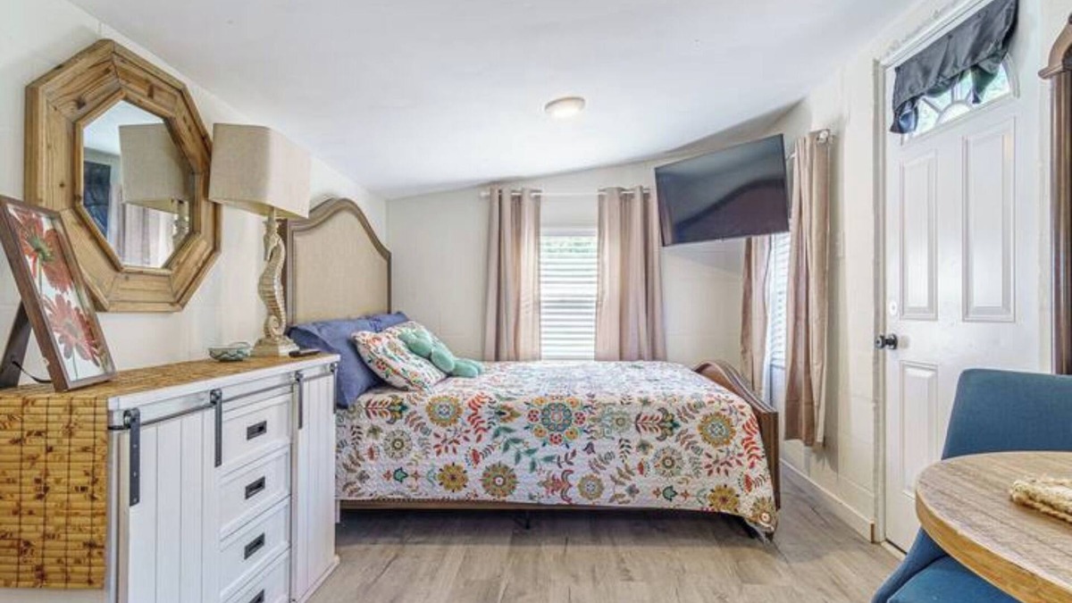 Mount Dora House | Lil’ Scotty - Private Cozy Efficiency