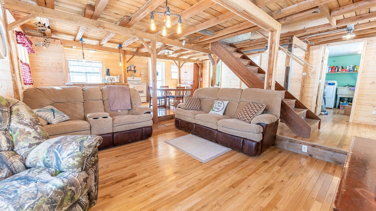 Curtis Cottage | Lillie's Lil Cabin: Fall Vibes Only – Cozy Cabin Stay Awaits!