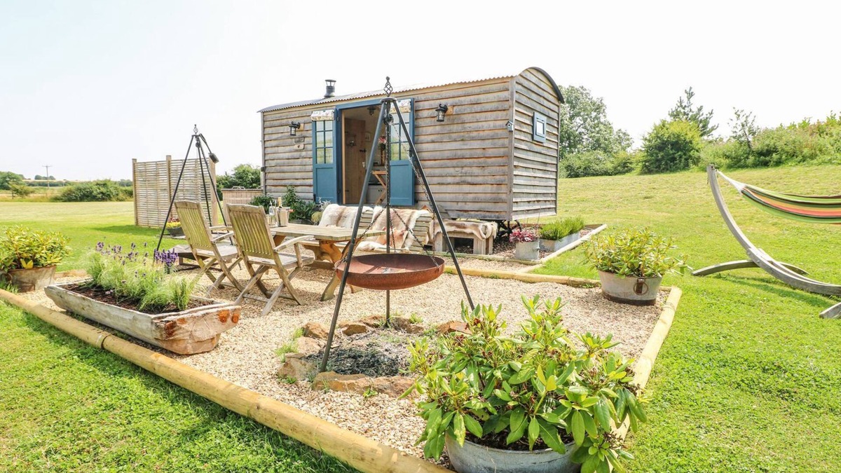 Redmile Cottage | LILLIE'S SHEPHERDS HUT AT SHEPHERDS LODGE RETREAT AND WELLNESS in Redmile