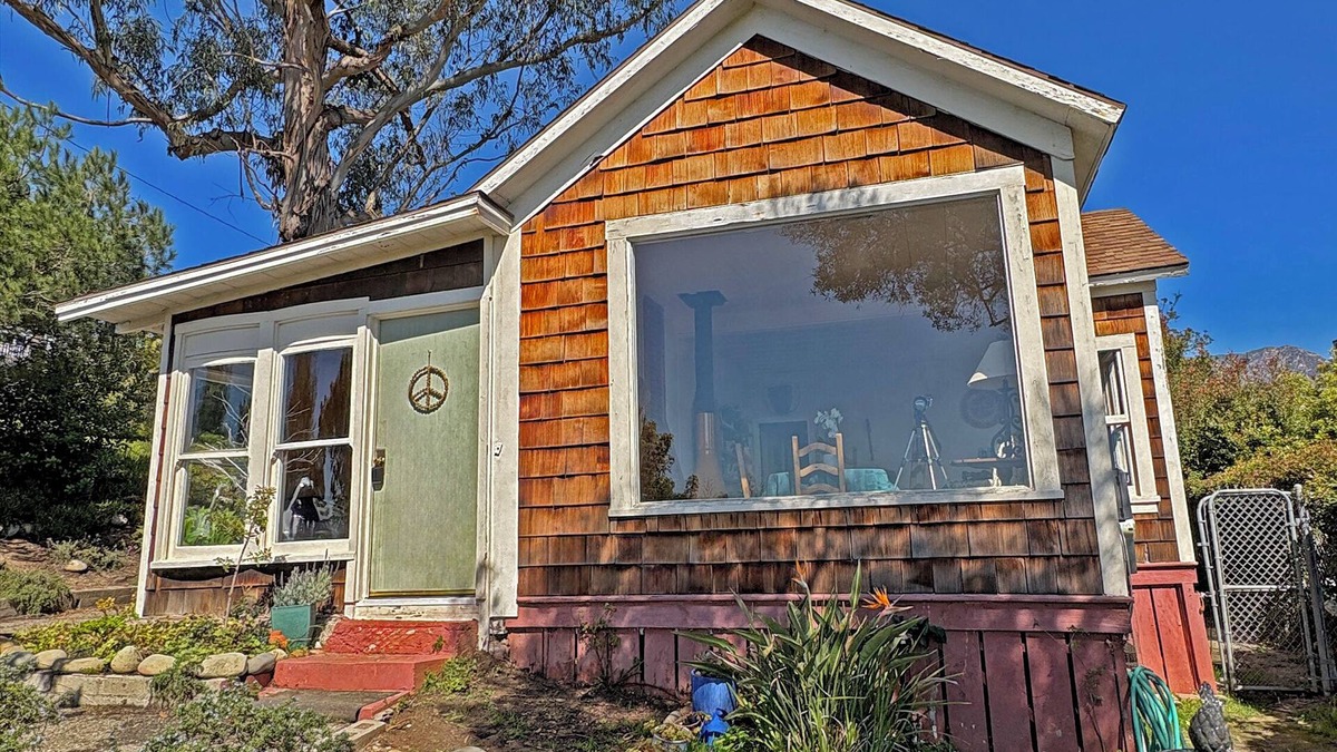 Summerland House | Lillie’s Oceanview RUSTIC Boho Surf Cottage nSteps to the beach & fun!