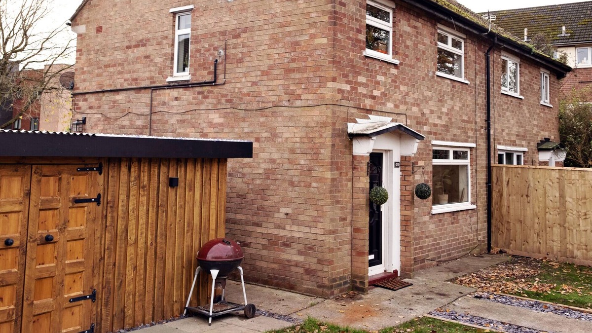 Hoole House | Lilly Cottage Romantic Log Burner & Sauna Retreat