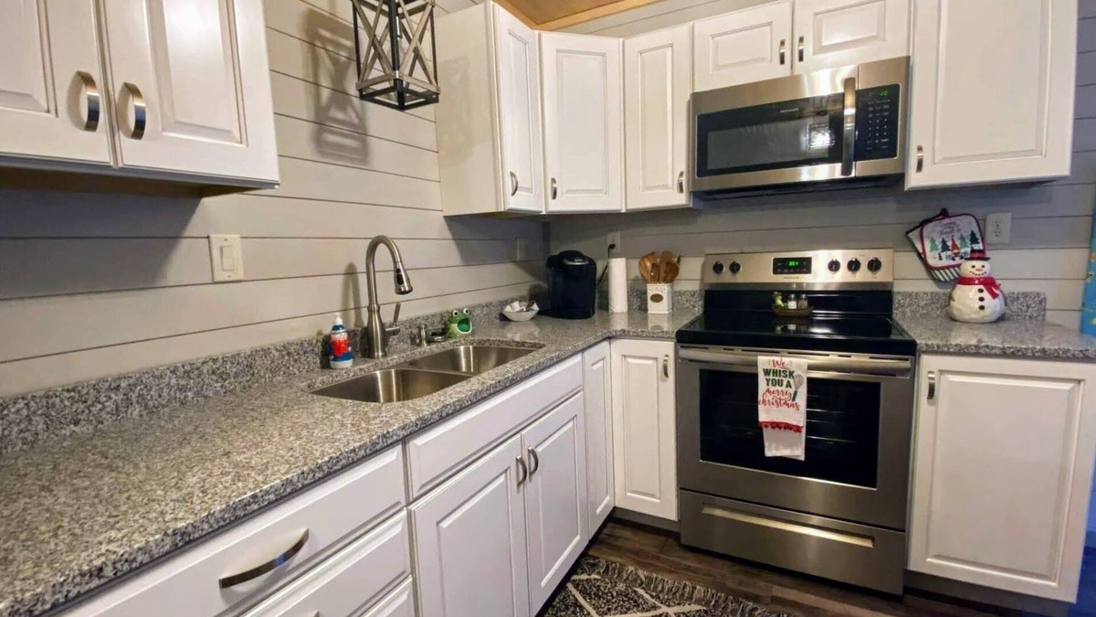 Haysi Cottage | Lilly's Pad "HOME AWAY FROM HOME"
