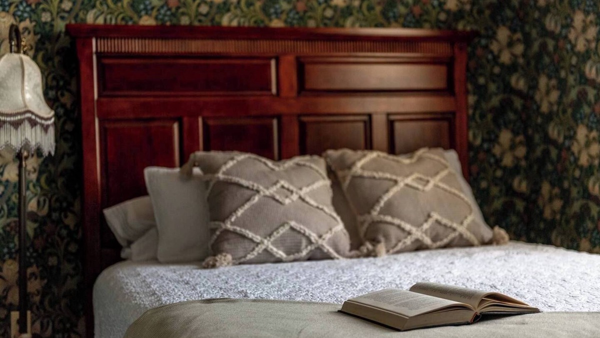 Geneseo Bed & Breakfast | Lily of the Valley Room - Big Tree Innnn