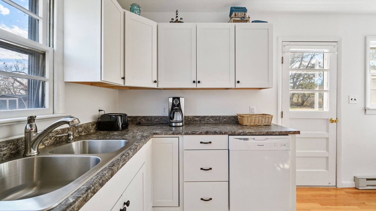 Chincoteague House | Lily Pad on Chincoteague Island - Lighthouse Views and Pet Friendly!