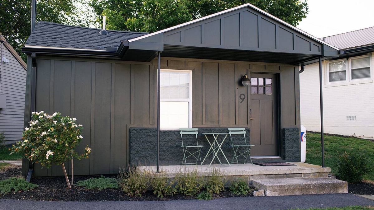 Chambersburg Cottage | Lily Pad - Tiny Home at Mane & Co./Free Parking