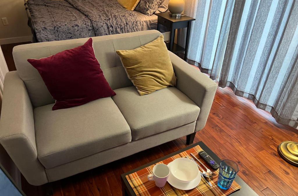 Southwest Calgary House | Lily room near golf and banff newly renovated VERY Quiet