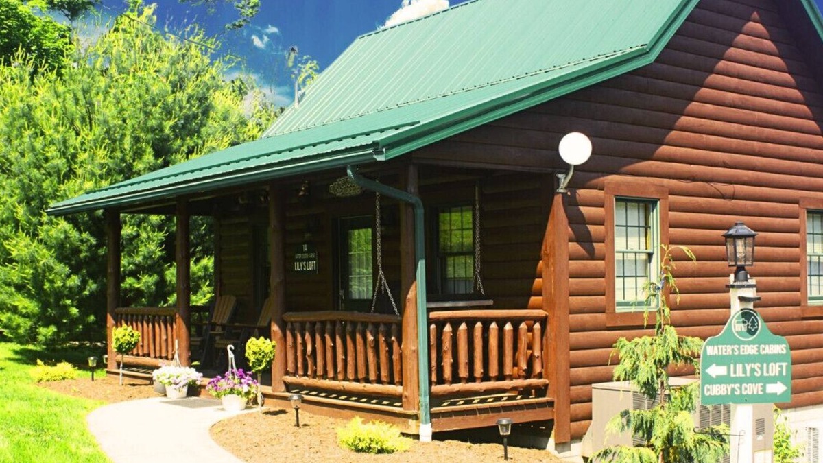 Millersburg Cabin | Lily's Loft at Water's Edge Cabins