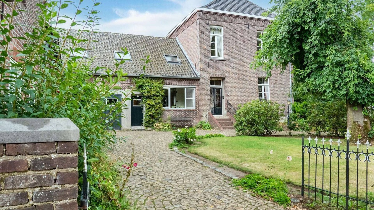 Swolgen Villa | Limburg Mansion with Spa near Forest