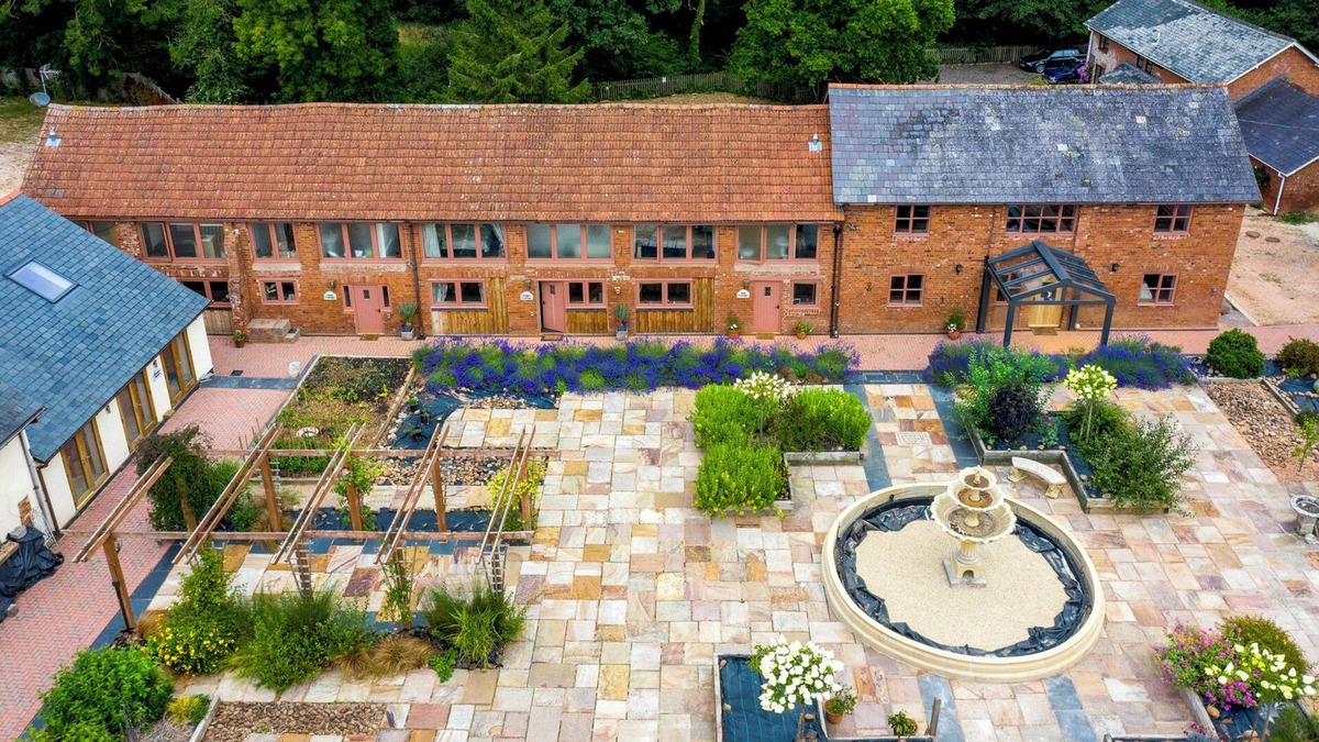 Clyst St Mary Cottage | LIME COTTAGE, family friendly, with a garden in Aylesbeare