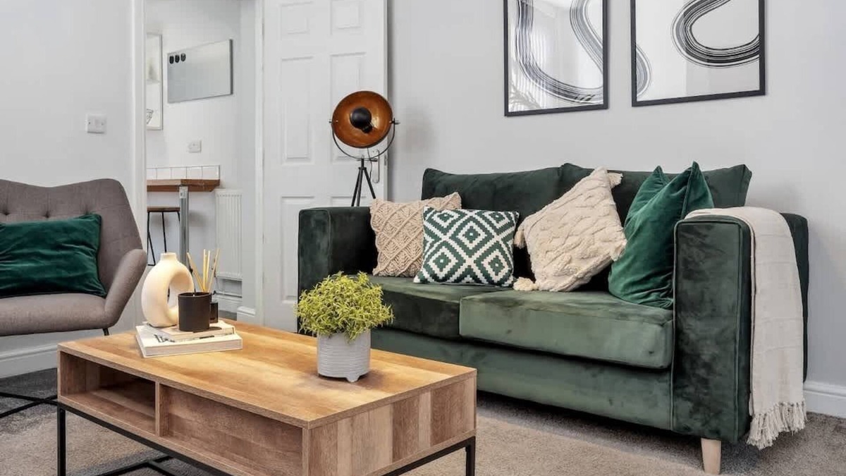 Stoke-on-Trent House | Lime House Summary: W