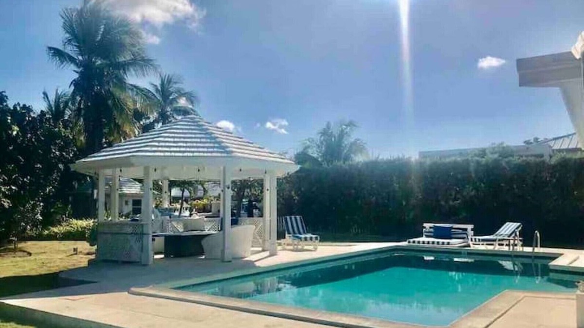 Seven Mile Beach Villa | Lime Tree Villa. Entire Home and Private Pool.