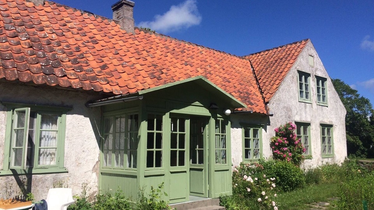 Burgsvik House | LIMESTONE COTTAGE CLOSE TO OCEAN & BISTRO