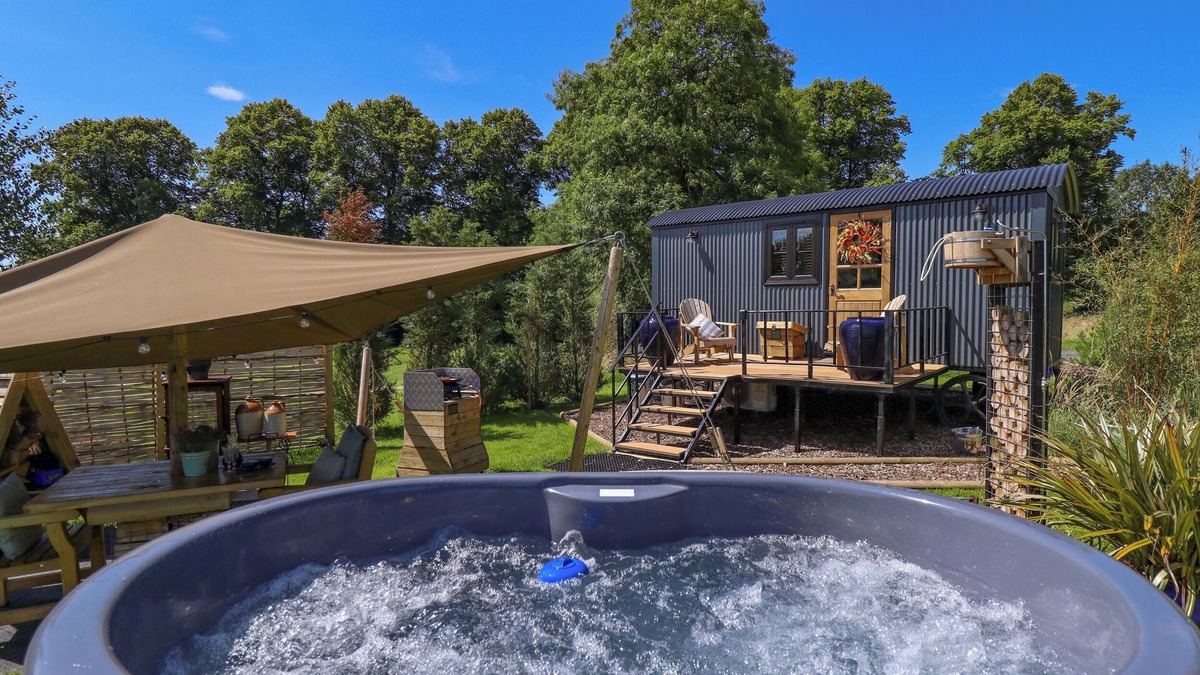 Retford Cottage | LIMETREE LUXURY GLAMPING PORTLAND, romantic in Nottingham