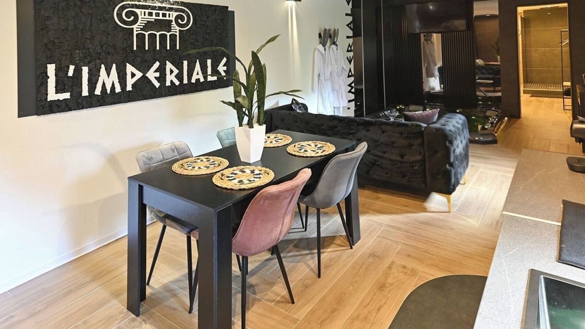 Sainte-Suzanne Apartment | Limperiale Room Jacuzzi