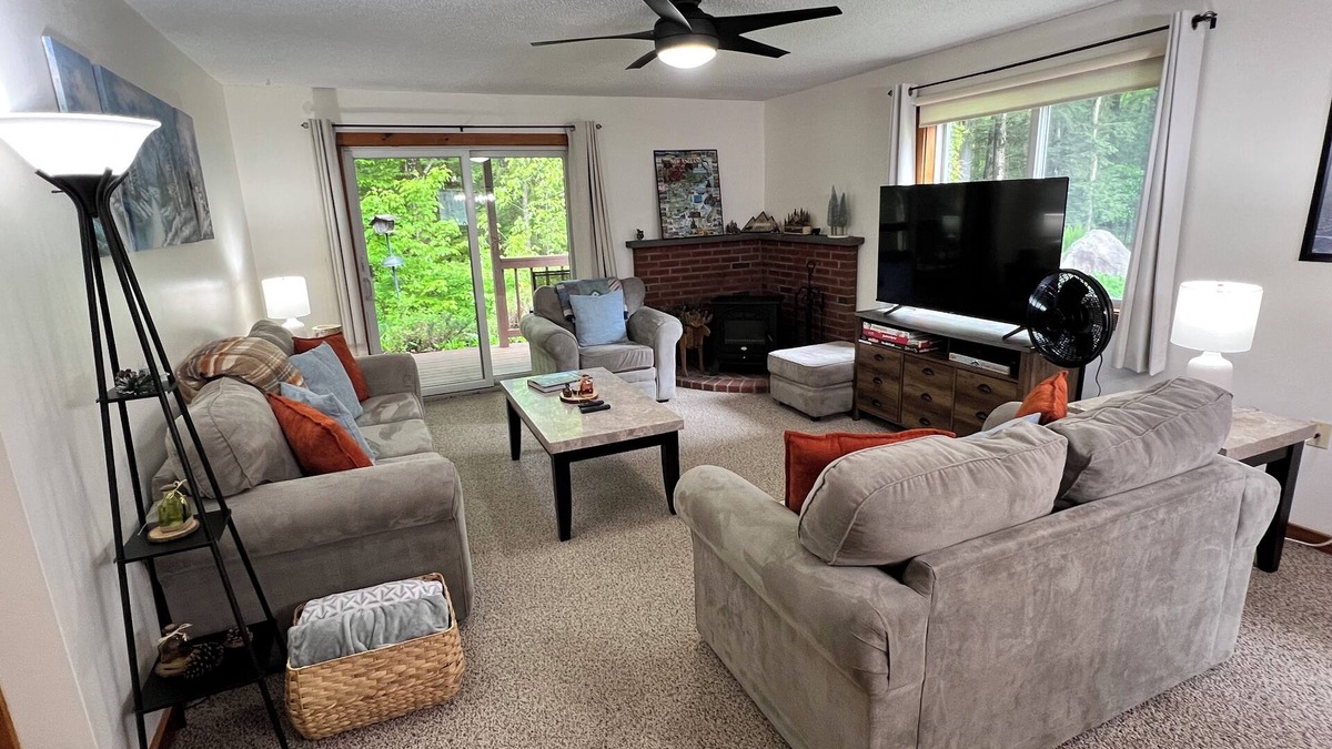 Lincoln Condo | Lincoln Condo: Minutes to Skiing & Hiking with Pool