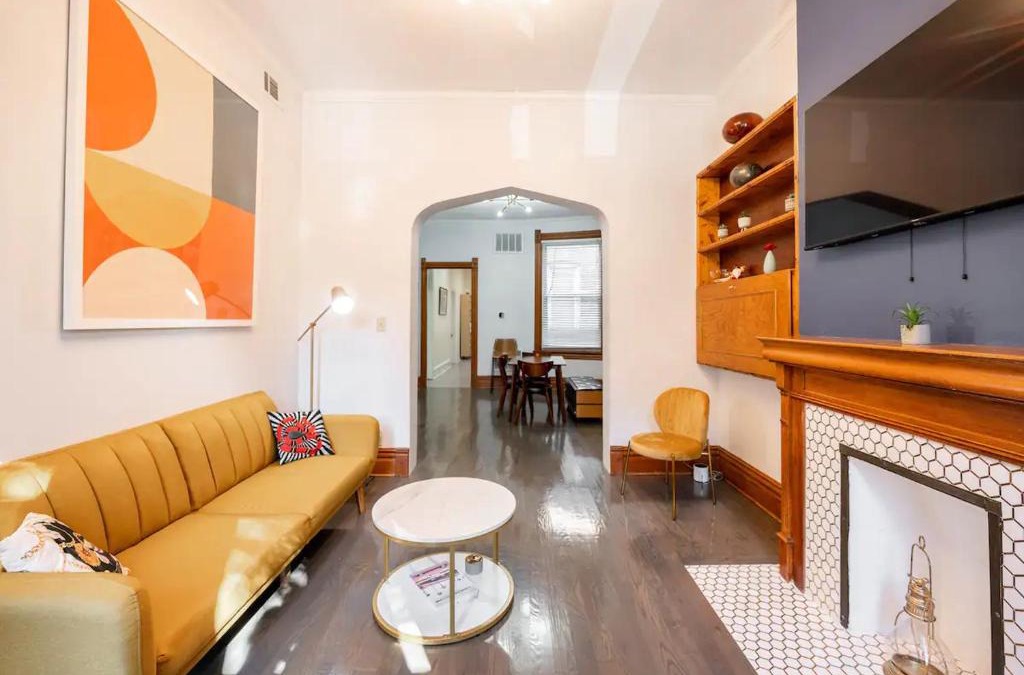 Wrightwood Neighbors Apartment | Lincoln Park 3 BR Penthouse