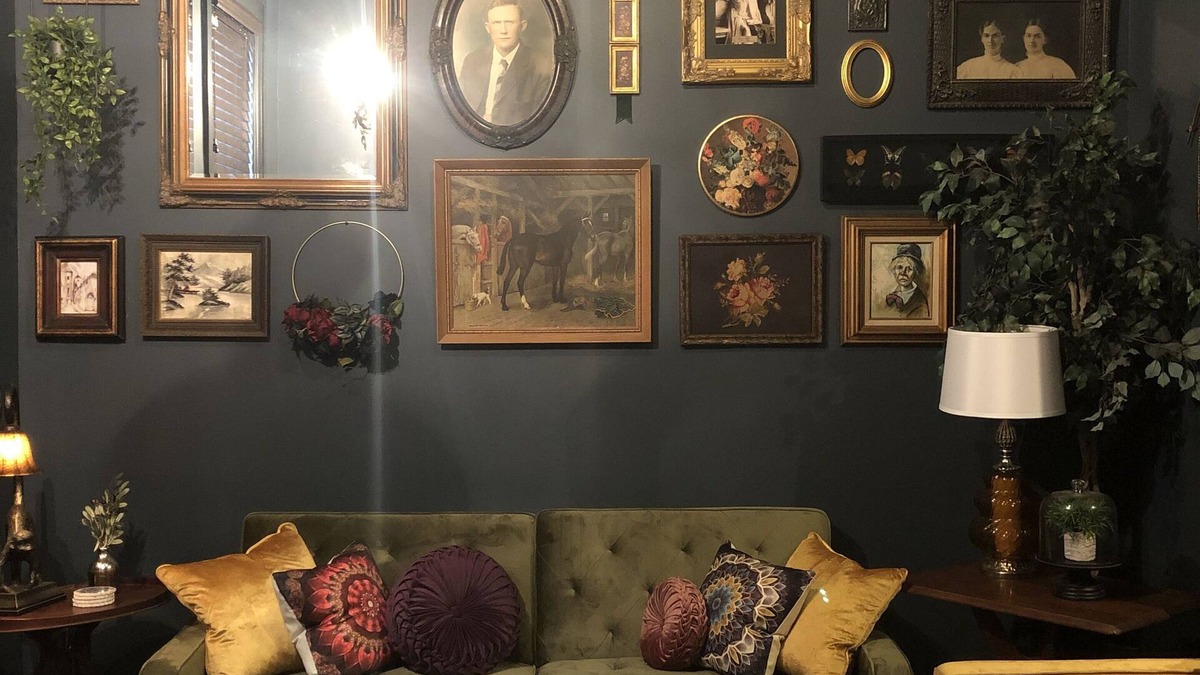 Lincoln Apartment | Lincoln’s Loft Moody’s Suite Downtown Lincoln, IL