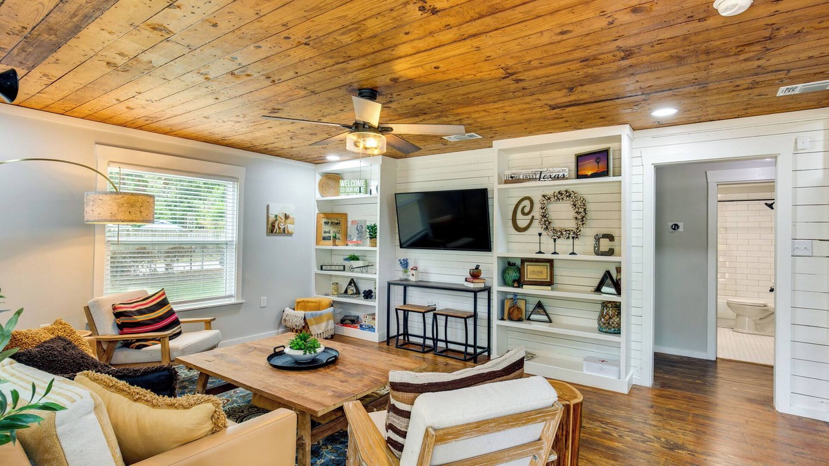 Lindale House | Lindale Vacation Rental w/Deck & Grill!