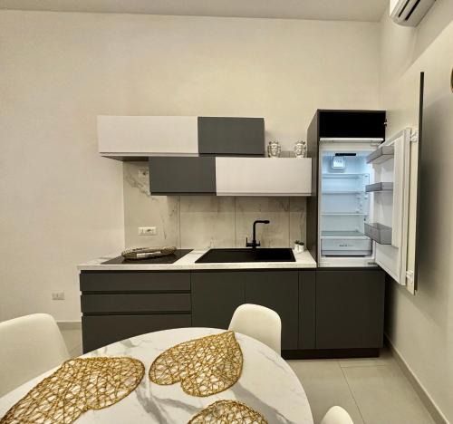 Pozzuoli House | Lindas Room