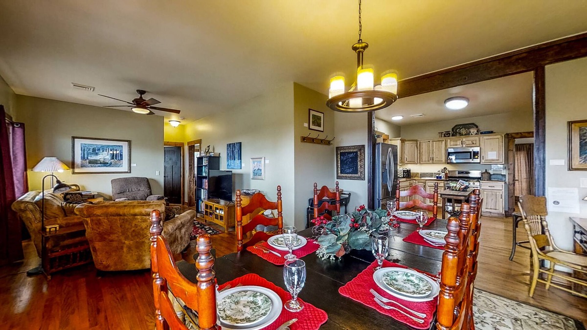 Cortez Cottage | Linden Cottage with Big Yard, Updated Kitchen, Dogs OK - 1 Block to Main St