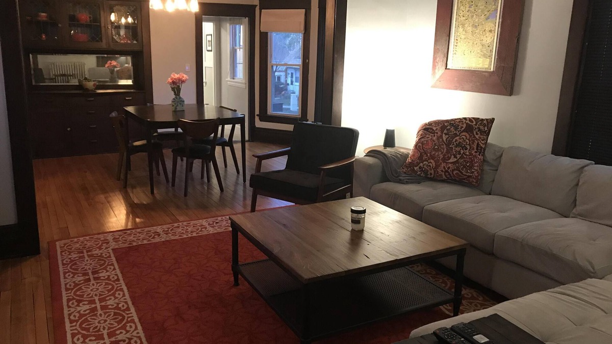 Linden Hills Apartment | Linden Hills - 2 Blocks From Lakes - XL 2 Bedr Unit - Main Floor