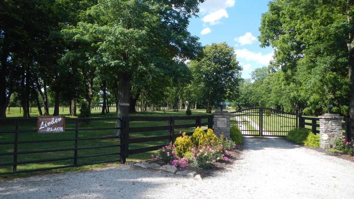 Georgetown Cottage | Linden Place is a new gated Cabin located in the middle of Bluegrass Horse Farms