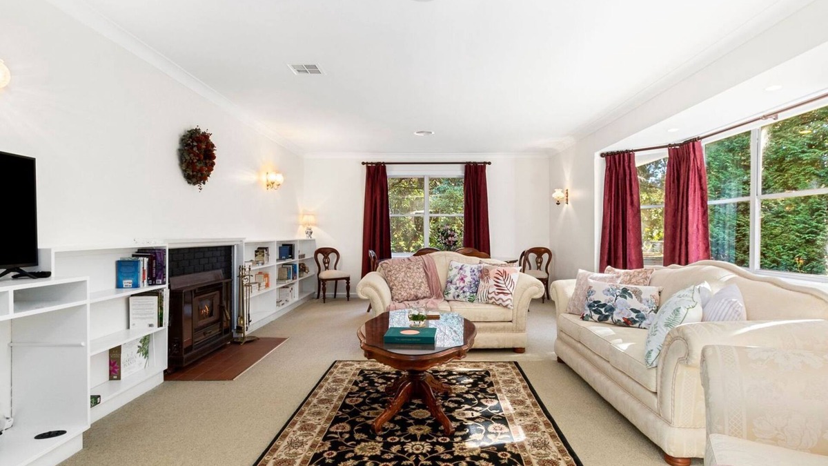 Mount Wilson House | LINDEN -SPECIALS ON NOW !