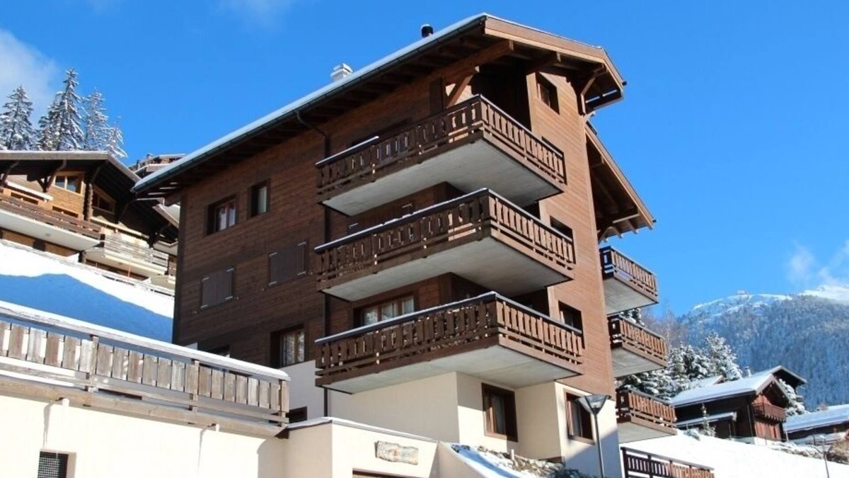 St. Luc Apartment | Linen is not included in the service. We provide, if desired, linen packages including bed linen, ba