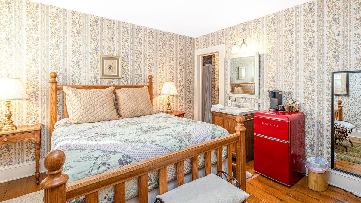 Galena House | Linen&Stone Inn Unit 7, Charming, Historic, 1.5 Blocks to Main St.