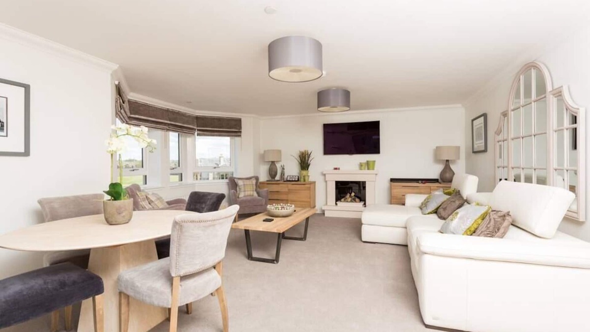 Prestwick Apartment | Links View - Donnini Deluxe