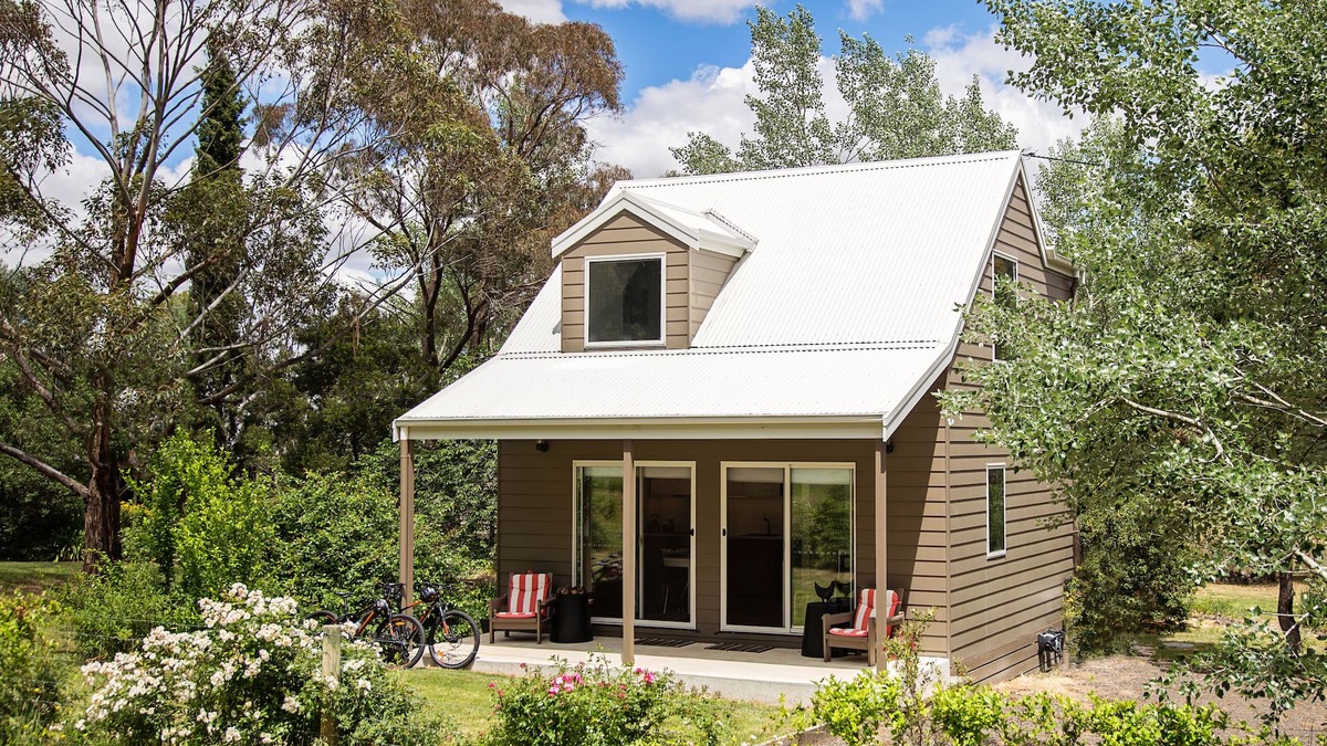 Linton Cottage | Linton Retreat with hot tub/spa. Escape to the country.