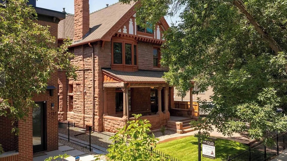 City Park West Apartment | Lioness Downtown Den