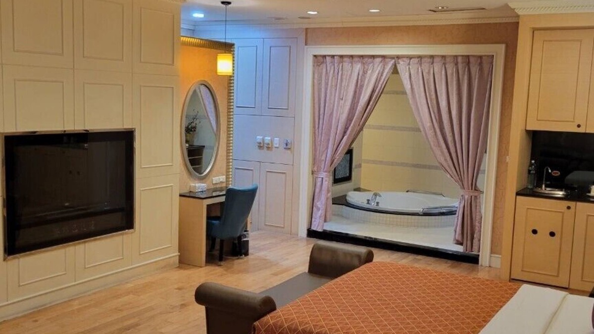 Fengshan District House | Lisa motel