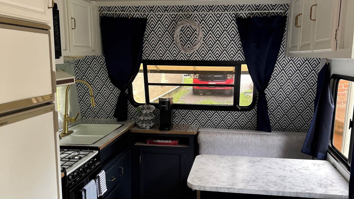 Peterborough House | Lisa's Cozy Camper Oasis In Peterborough (Pet Friendly)