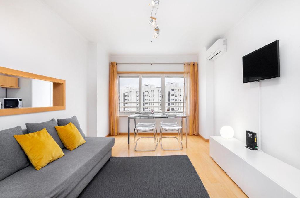 Sao Domingos de Benfica Apartment | Lisboa, Cidade, Elegant Apartment with Air Cond, Free WIFI and Near Metro, by IG