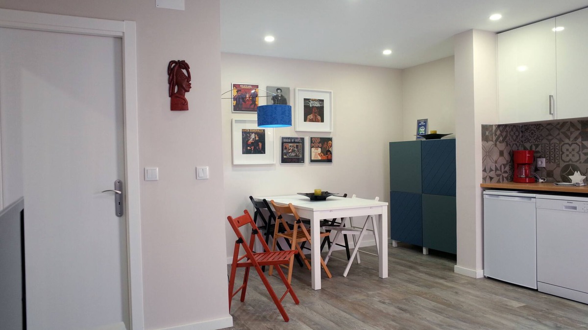 Costa de Caparica Apartment | Lisbon Beach Apartments 7. Beach 5 minutes -terrace-barbecue-pets allowed-wifi